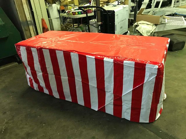 Red and White striped vinyl table covers Red and White striped vinyl table covers