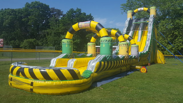 TOXIC FLUMES 2 LANE WATER SLIDE WITH POOL (NEW 2018) TOXIC FLUMES 2 LANE WATER SLIDE WITH POOL (NEW 2018)